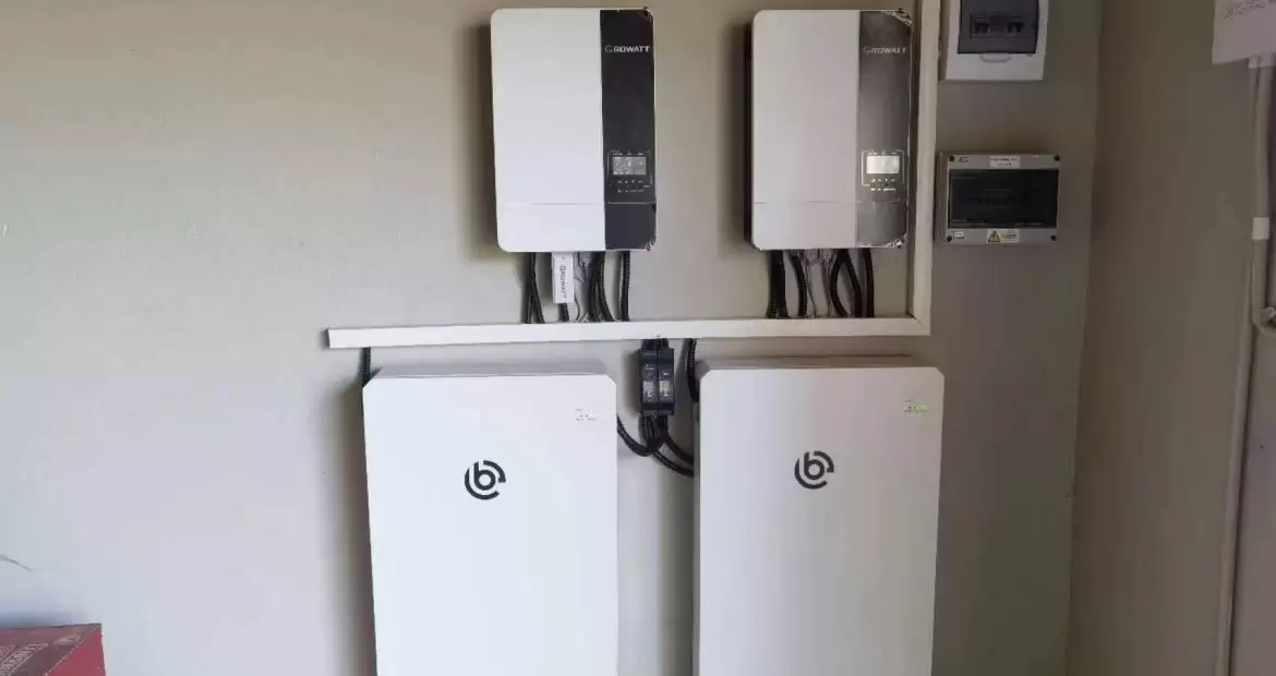 How should the batteries in a Home energy storage system be configured?